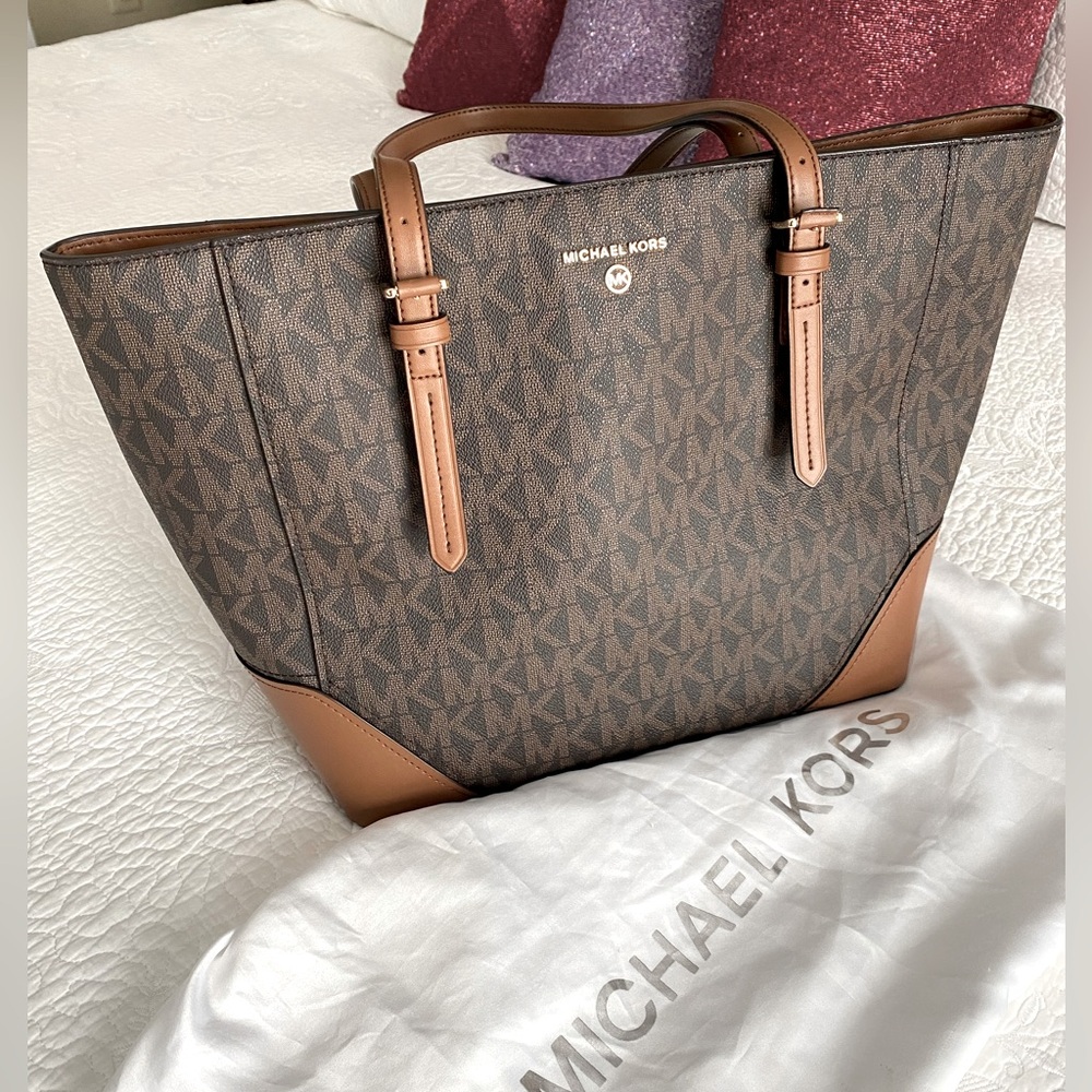 Michael Kors Signature Aria Large Tote
